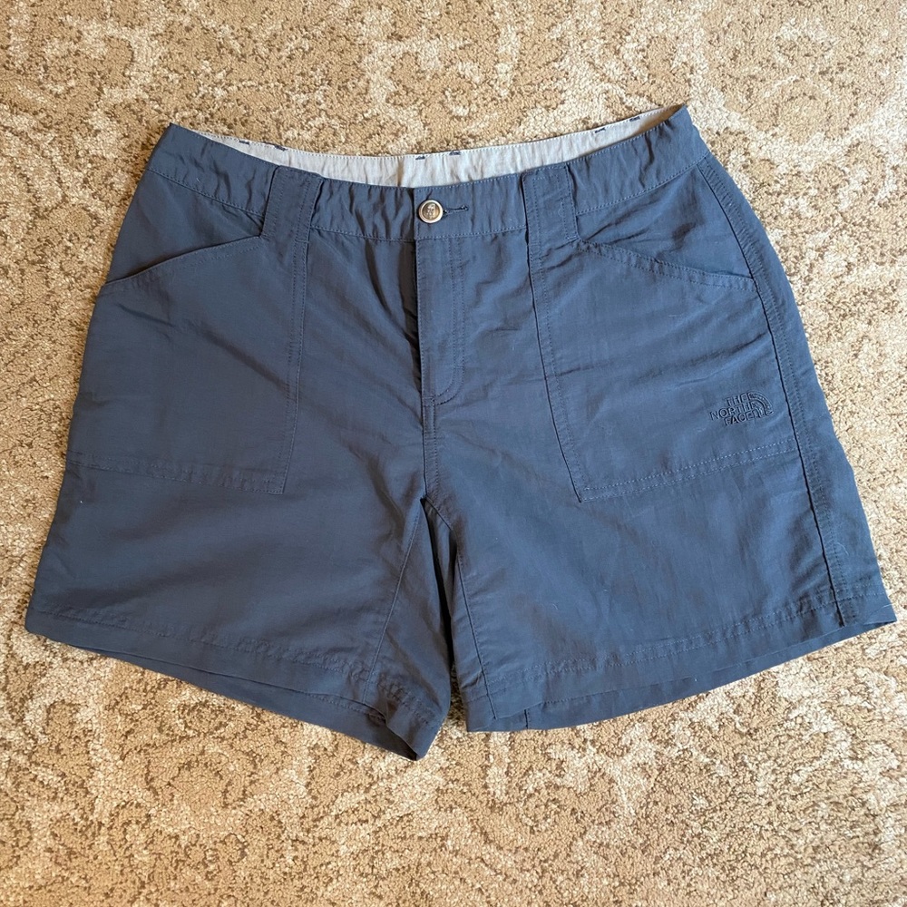 North Face WM’s size 8 shorts